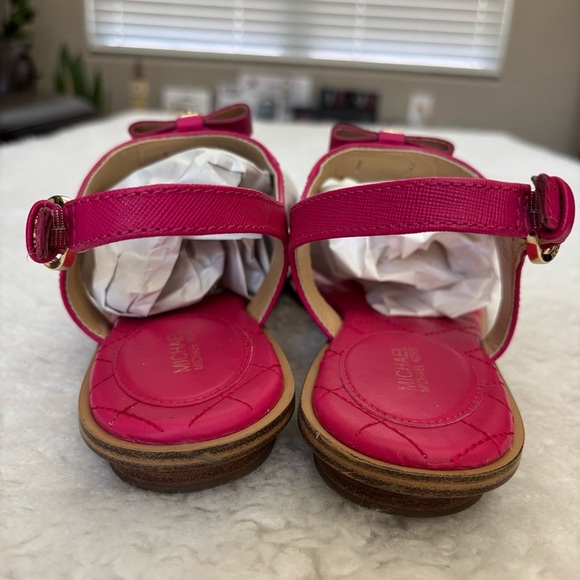Michael Kors Pink T-Strap Sandals with Gold Hardware size 8.5 M - Picture 10 of 16